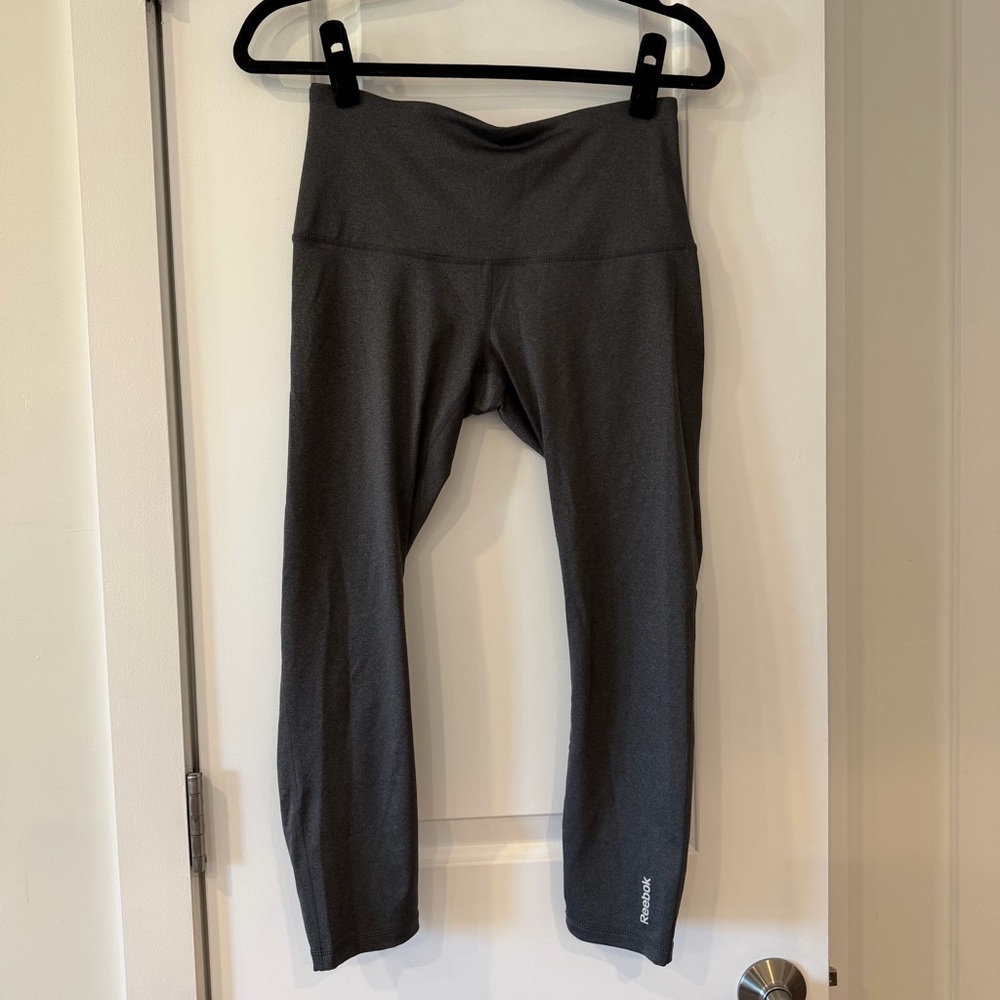 REEBOK mid calf legging